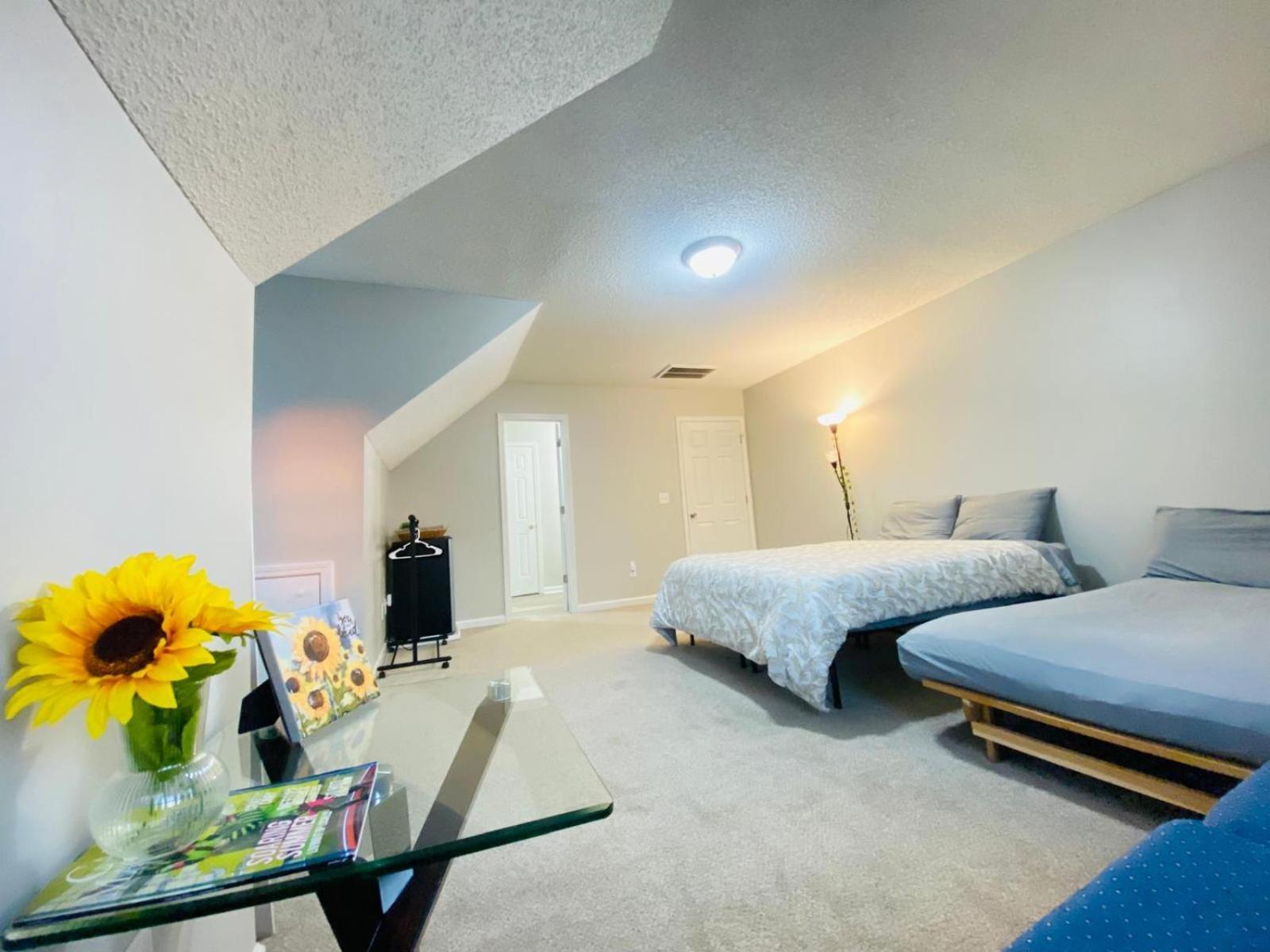 Private Room & Bathroom Close To Downtown 罗利 外观 照片