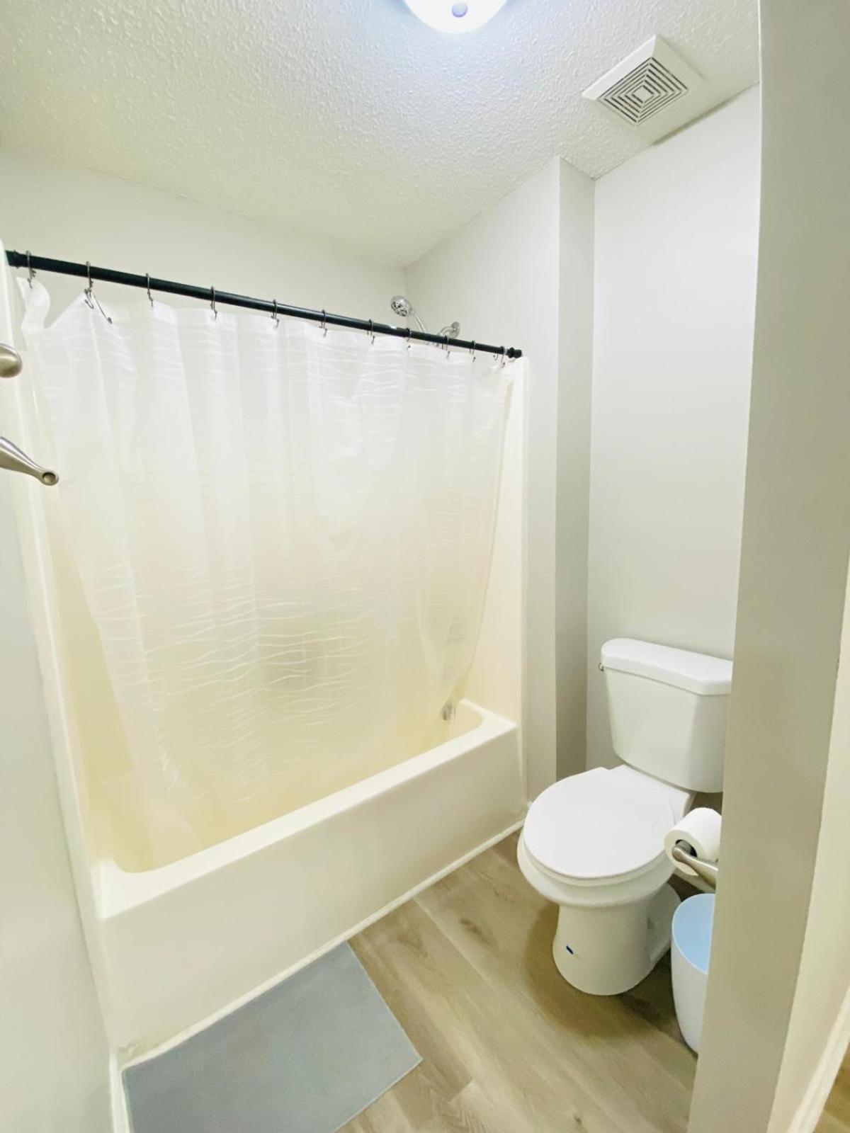 Private Room & Bathroom Close To Downtown 罗利 外观 照片