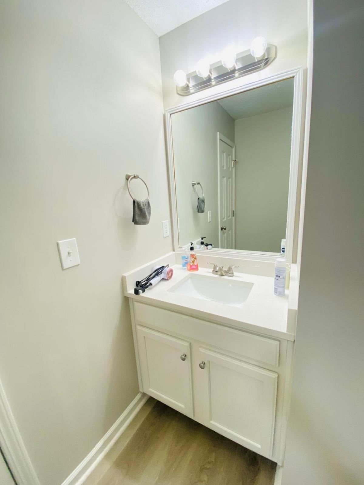 Private Room & Bathroom Close To Downtown 罗利 外观 照片